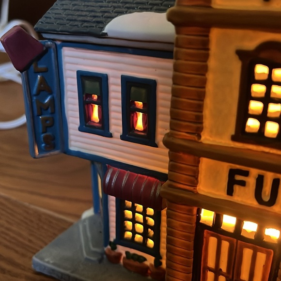 Lemax 1999 retired lighted Williams furniture store with window view of couch - Picture 10 of 13